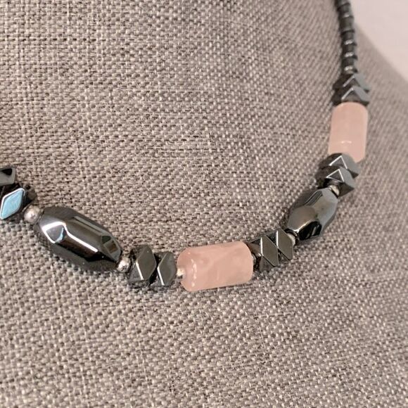 Natural Roze Quartz and Hematite Beaded Necklace - Picture 3 of 4